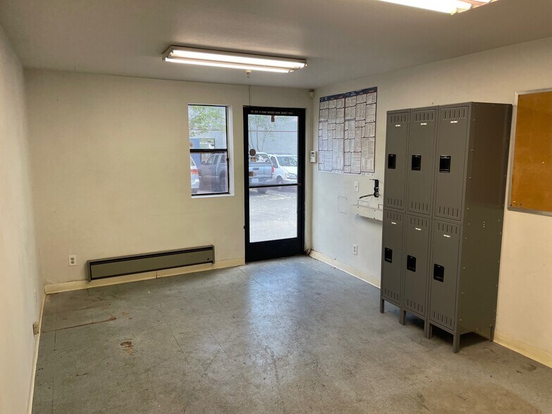 More Photos Of 5679 Redwood Dr, Rohnert Park Flex For Lease