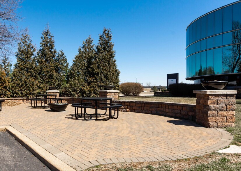 More Photos Of 1855-1859 Bowles Ave, Fenton Office For Lease