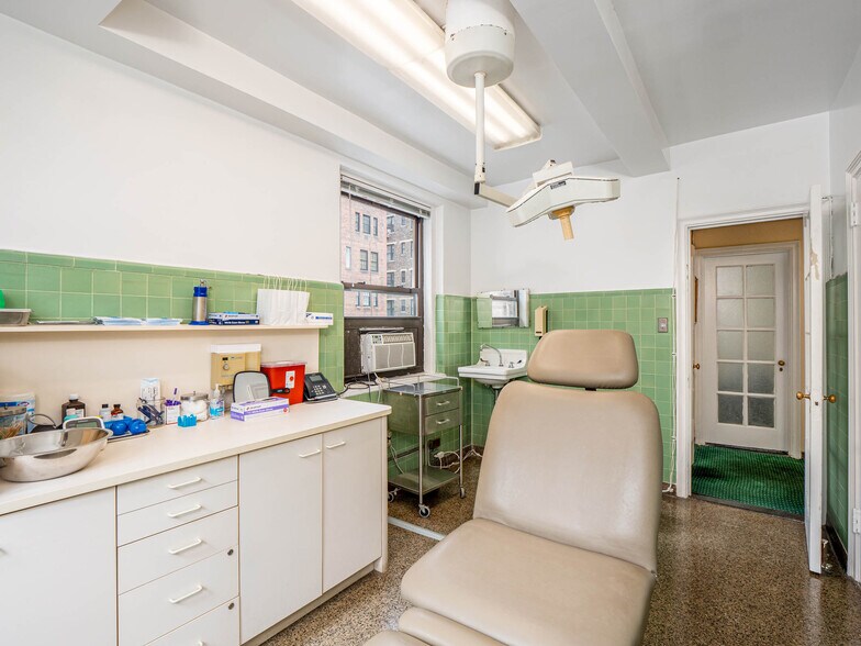 More Photos Of 115 E 61st St, New York Medical For Sale