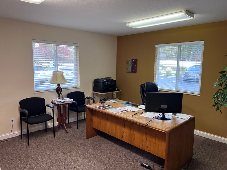 More Photos Of 2901 E Bristol St, Elkhart Office For Sale