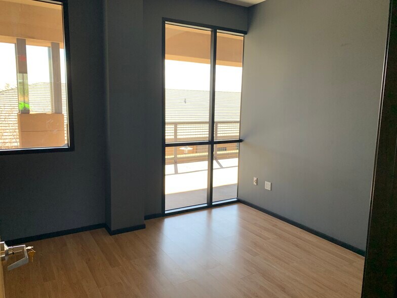 More Photos Of 10643 N Frank Lloyd Wright Blvd, Scottsdale Office For Sale