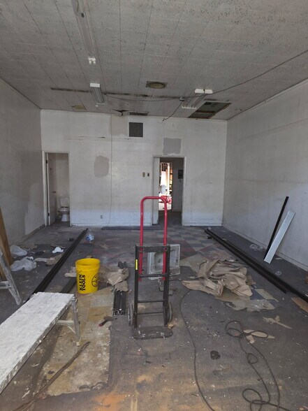 More Photos Of 5128 Vineland Ave, North Hollywood Storefront For Lease