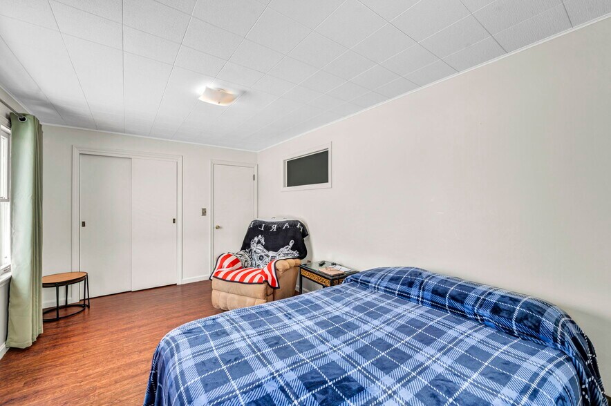 More Photos Of 4085 Herner County Line Rd, Southington Showroom For Sale