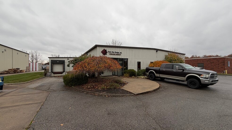 More Photos Of 9941 York Theta Dr, North Royalton Service For Sale