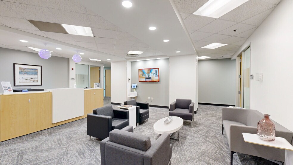 More Photos Of 450 E 96th St, Indianapolis Coworking Space