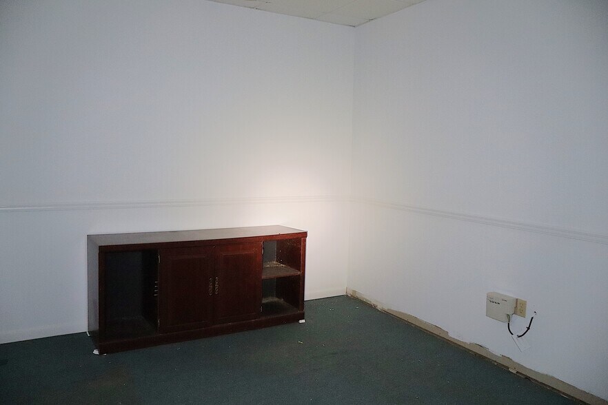 More Photos Of 501 Plaza Dr, Enterprise Storefront Retail Office For Sale