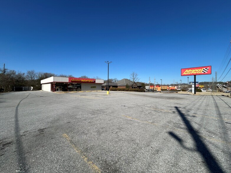 More Photos Of 3308 Pelham Pky, Pelham Freestanding For Sale