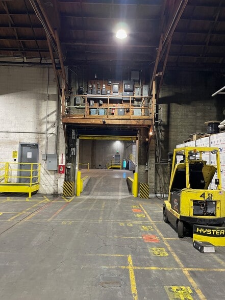 More Photos Of 325 Patterson St NW, Salem Manufacturing For Sale