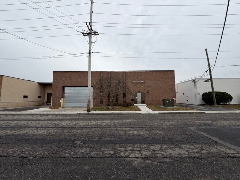 More Photos Of 243 Veterans Blvd, Carlstadt Warehouse For Sale