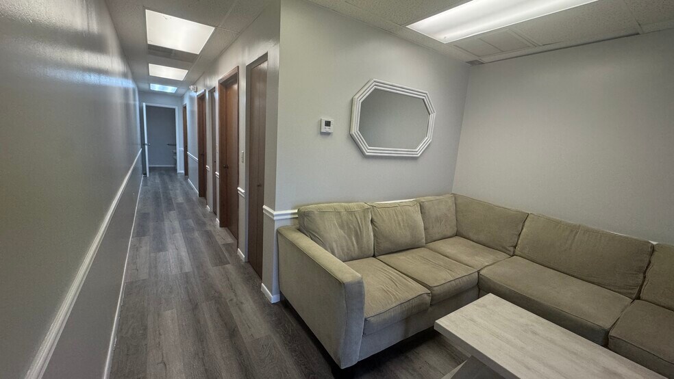 More Photos Of 1684 N Belcher Rd, Clearwater Flex For Lease
