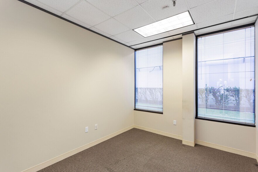 More Photos Of 14905 Southwest Fwy, Sugar Land Office For Lease