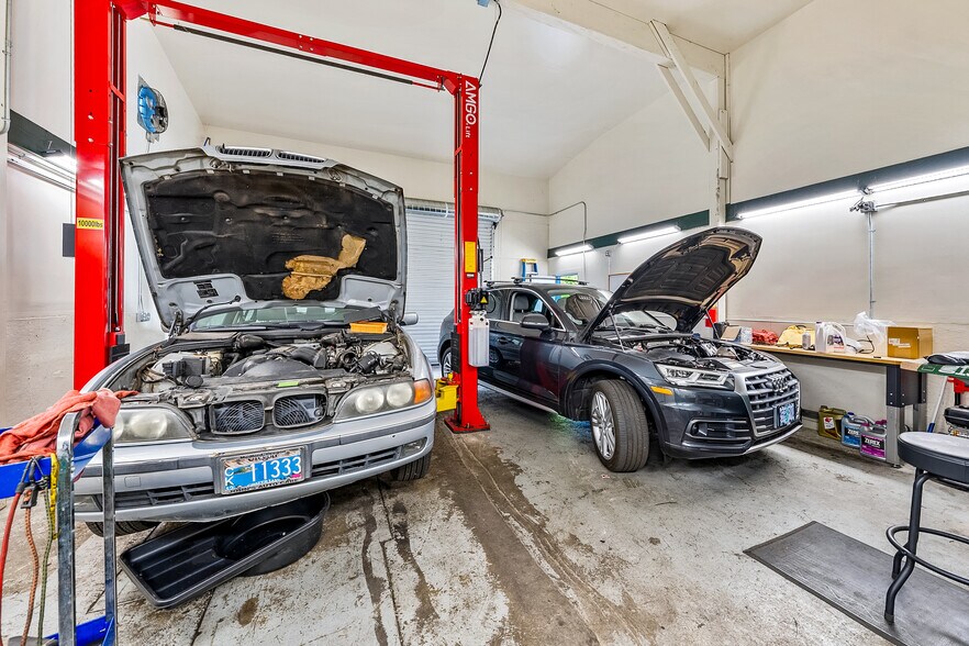 More Photos Of 3311 Biddle Rd, Medford Auto Repair For Sale