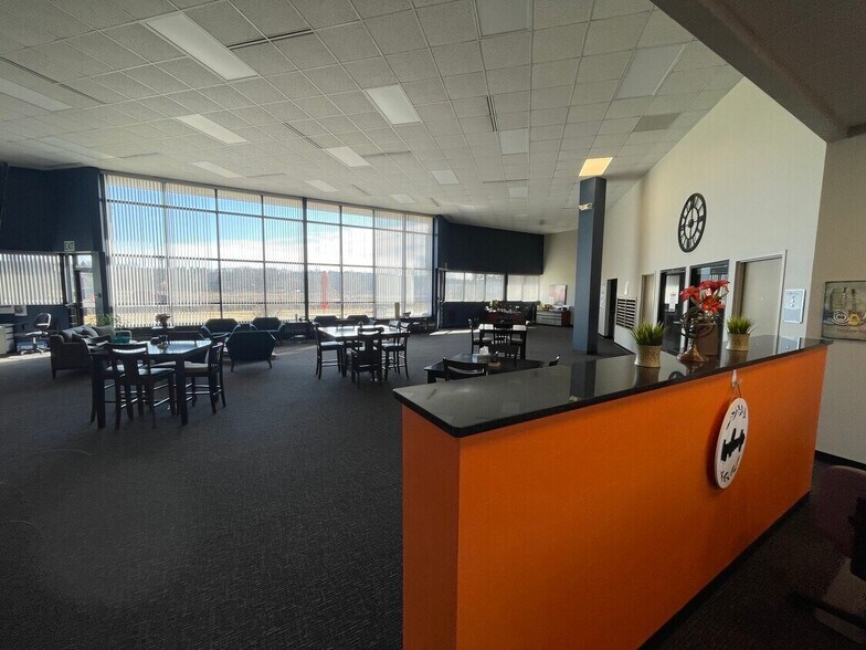 More Photos Of 1507 E Sunset Dr, Waukesha Medical For Lease