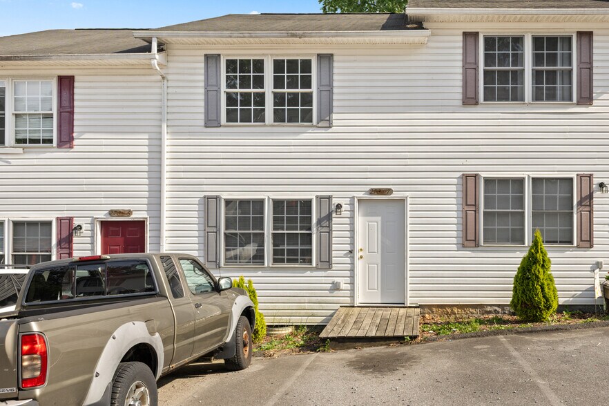 More Photos Of 265 Hallock Pl, Abingdon Multifamily For Sale