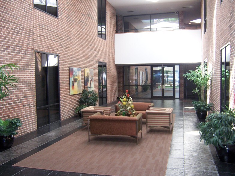 More Photos Of 14140 Midway Rd, Farmers Branch Office For Lease