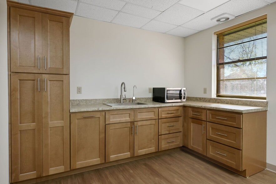 More Photos Of 6601-6535 Chester Ave, Jacksonville Continuing Care Retirement Community For Lease