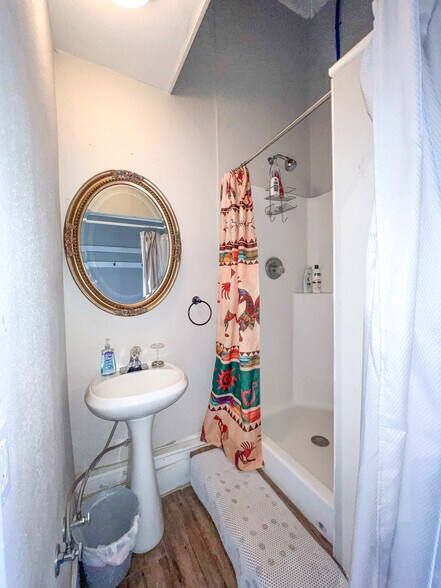 More Photos Of 114 N 5th St, Alpine Storefront For Sale