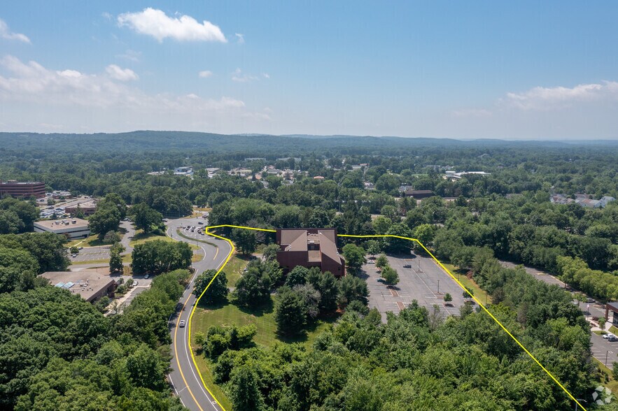 More Photos Of 43 Western Blvd, Glastonbury Office For Lease