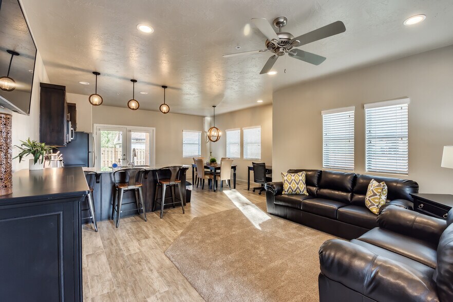 More Photos Of 1101 Zion Park Blvd, Springdale Specialty For Sale