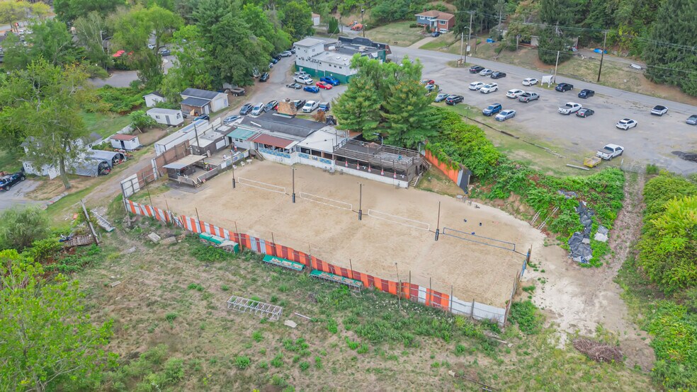 More Photos Of 1020 Sharon Rd, Beaver Restaurant For Sale