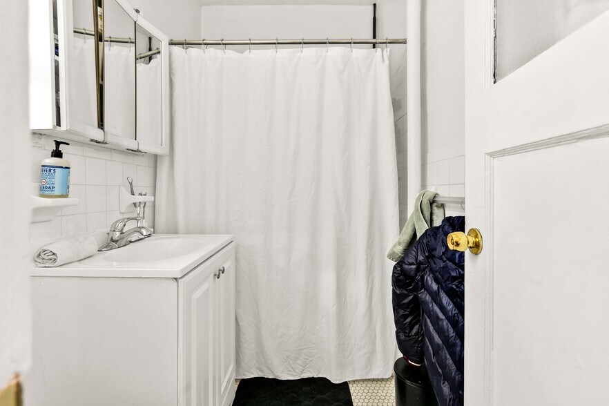 More Photos Of 28-32 44th St, Astoria Apartments For Sale