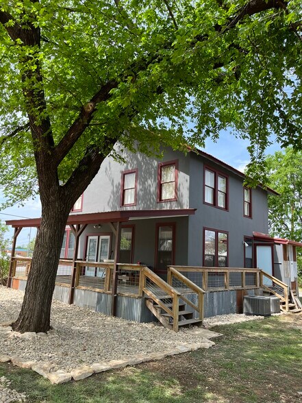 More Photos Of 1600 S Ford St, Llano Storefront Retail Office For Sale