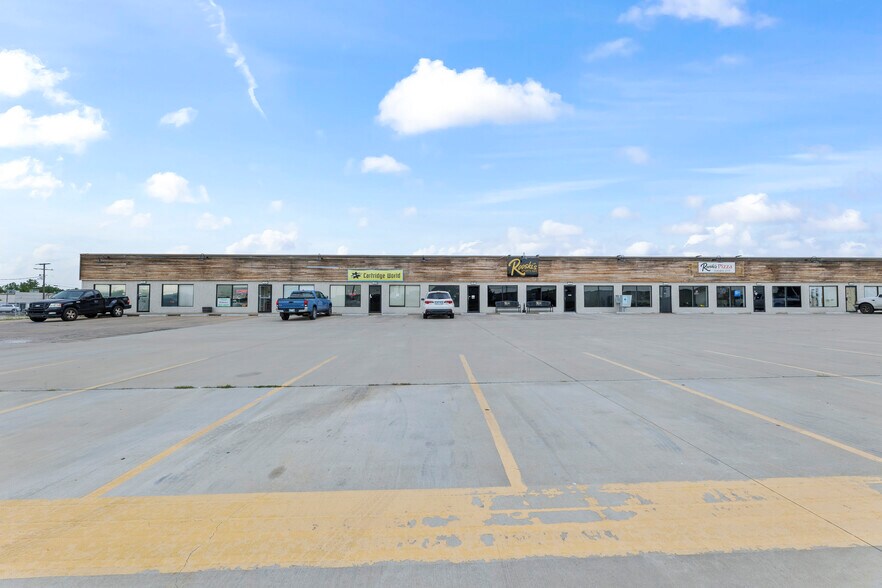 More Photos Of 800-804 S 9th St, Broken Arrow Unknown For Lease