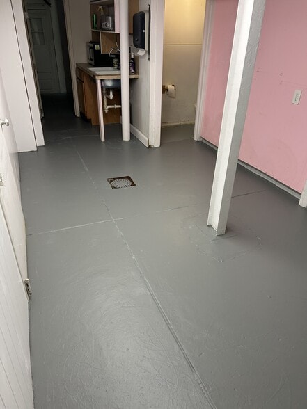 More Photos Of 10 S Crenshaw Ave, Richmond Freestanding For Lease