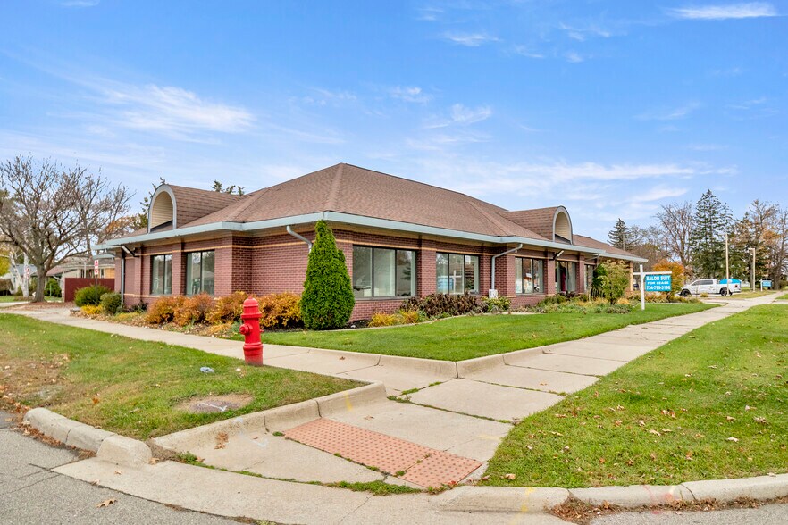 More Photos Of 27621 Warren Rd, Garden City Freestanding For Lease