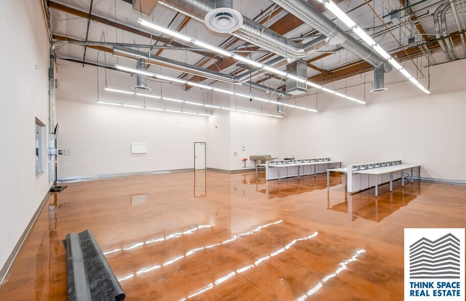 More Photos Of 9419 Mason Ave, Chatsworth Manufacturing For Lease