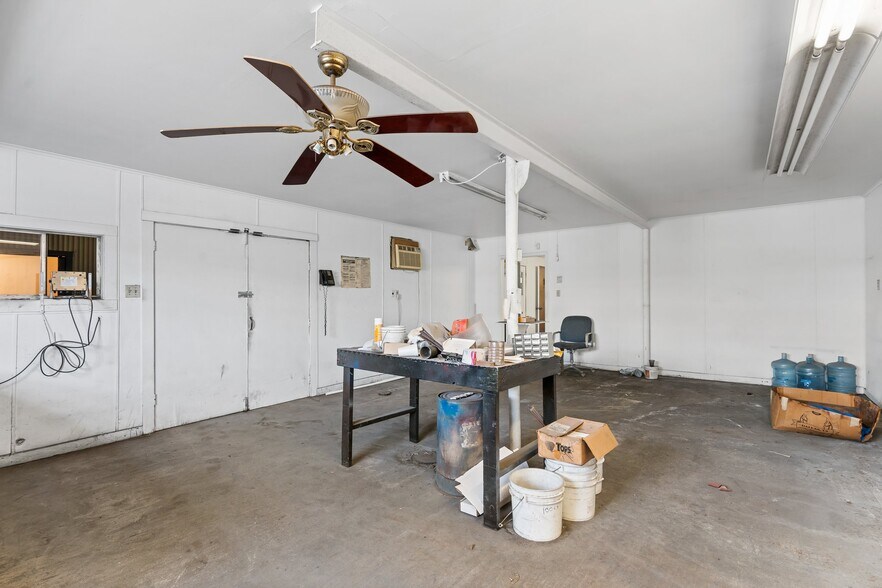 More Photos Of 3314 Carr St, Houston Manufacturing For Sale
