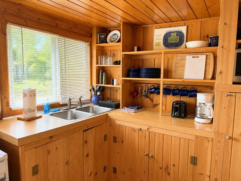 More Photos Of W17461 Norton Rd, Gould City Hotel For Sale