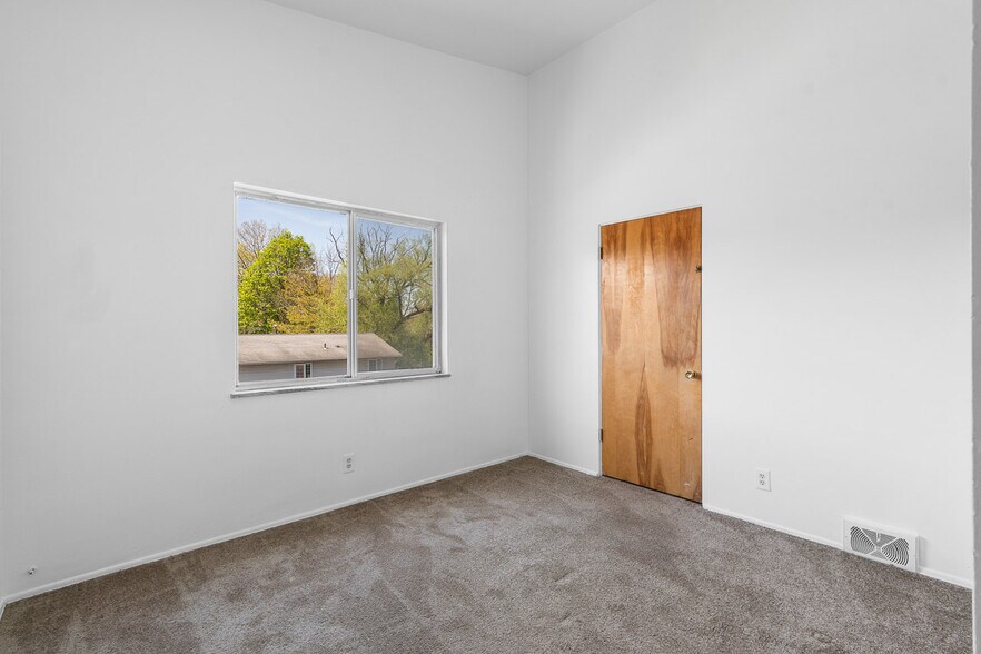 More Photos Of 552 Treeside Dr, Akron Apartments For Sale