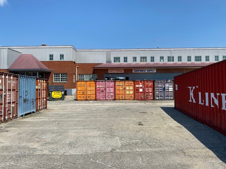 More Photos Of 1402 S 15th St, Louisville Light Distribution For Sale