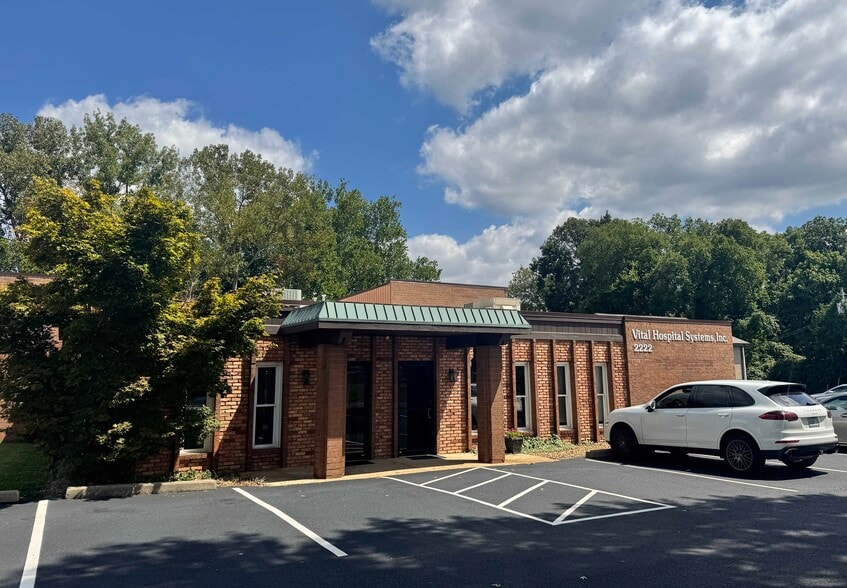 More Photos Of 2222 Mason Ln, Ballwin Showroom For Sale