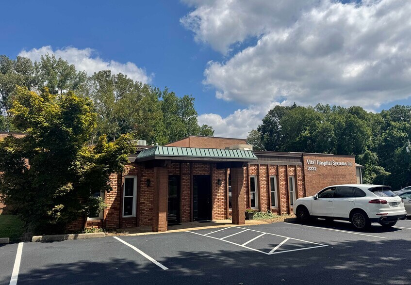More Photos Of 2222 Mason Ln, Ballwin Showroom For Lease