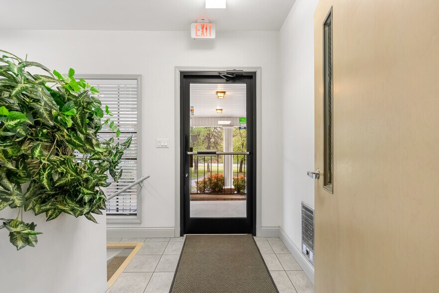 More Photos Of 3221 W Governor John Sevier Hwy, Knoxville Medical For Lease