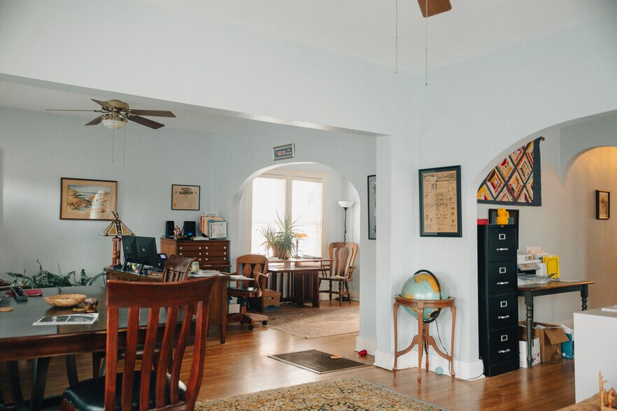 More Photos Of 355 N College Ave, Fayetteville Office For Sale