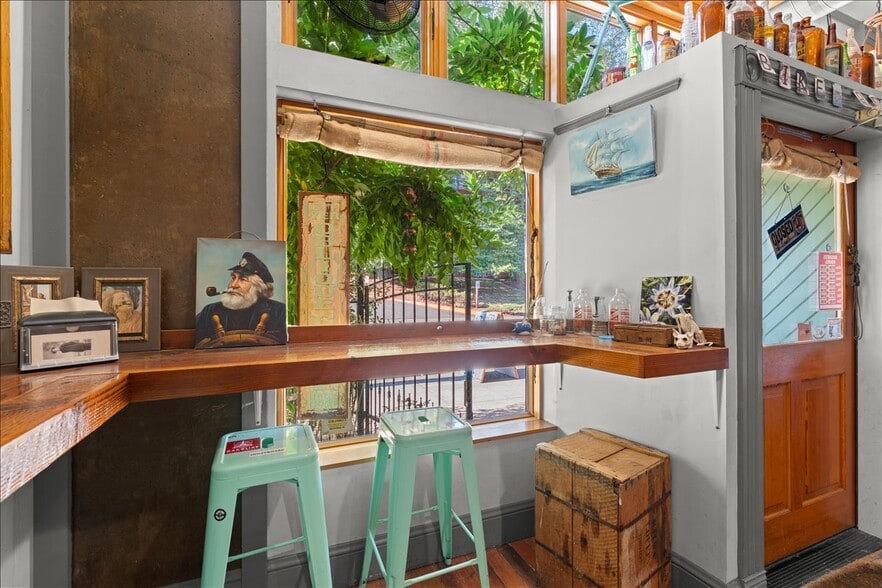 More Photos Of 3039 SE Stark St, Portland Storefront Retail Residential For Sale