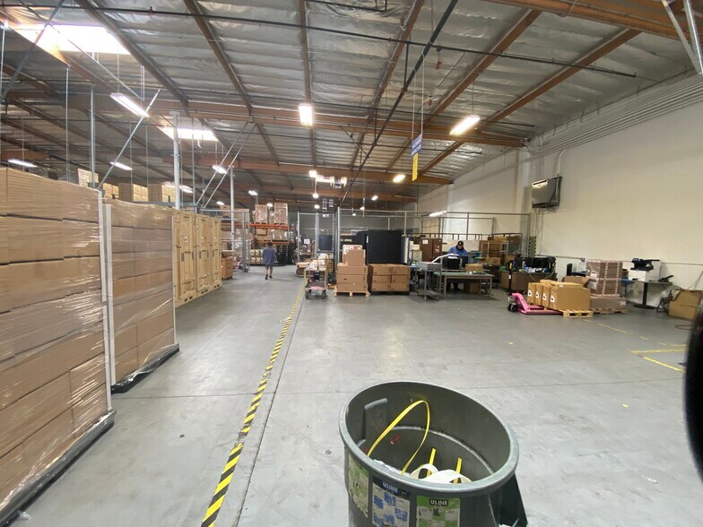 More Photos Of 9223 Deering Ave, Chatsworth Warehouse For Sale