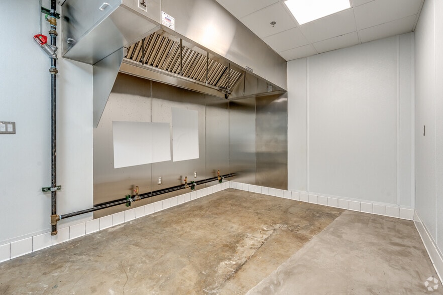 More Photos Of 4321 Live Oak St, Dallas Freestanding For Lease