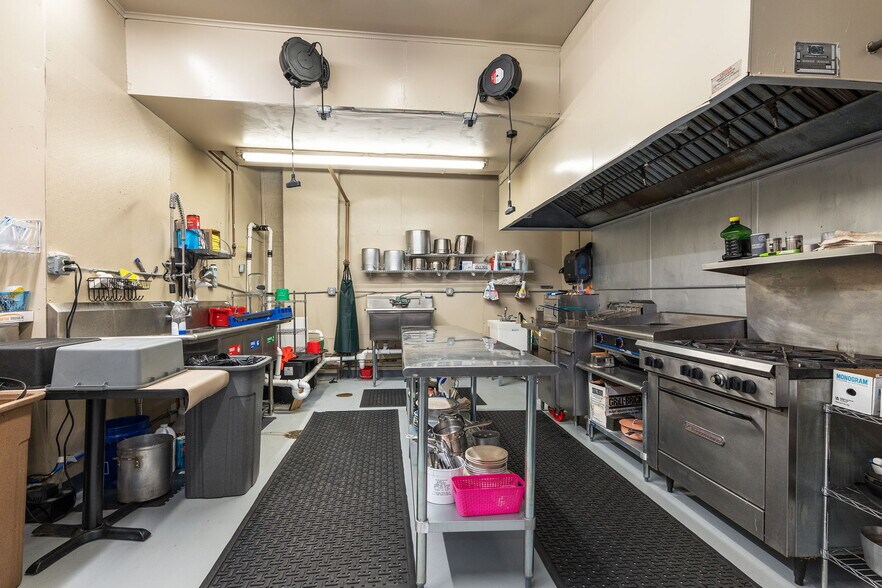 More Photos Of 140 Clinton St, Schenectady Storefront Retail Residential For Lease