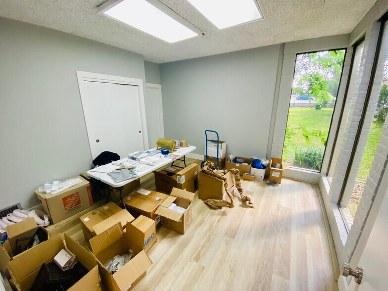 More Photos Of 1176 Business 35, New Braunfels Office For Sale