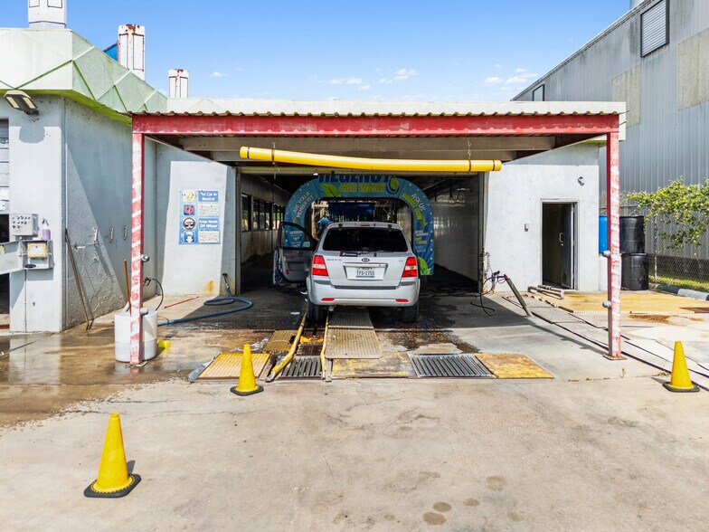 More Photos Of 506 Highway 6 S, Houston Carwash For Sale