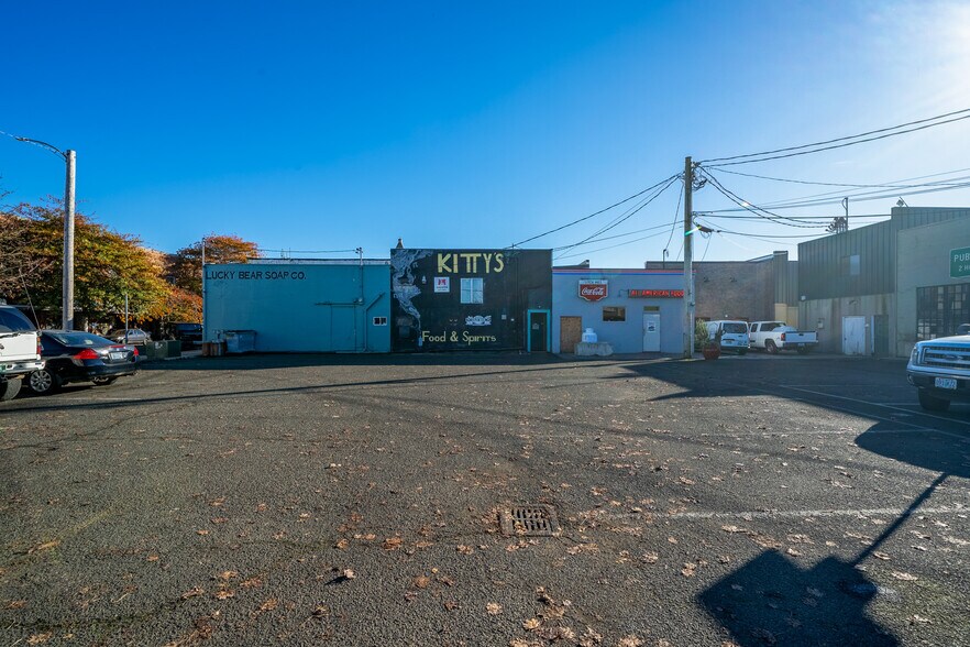 More Photos Of 204 Main Ave, Tillamook Storefront For Sale