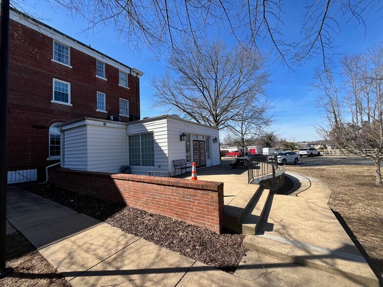 More Photos Of 2217 Princess Anne St, Fredericksburg Office Residential For Lease
