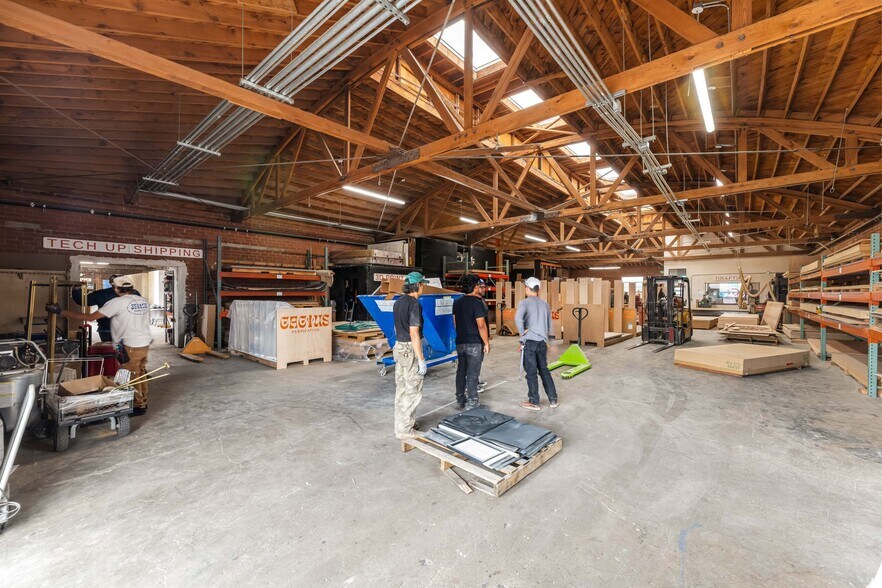 More Photos Of 1448 E 58th Pl, Los Angeles Showroom For Lease