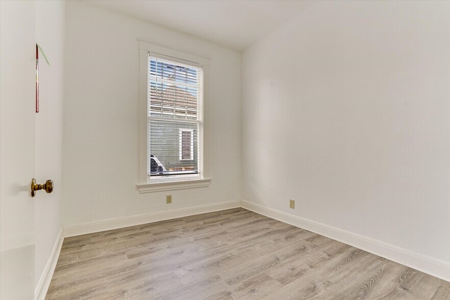 More Photos Of 1010 Rio Grande St, Austin Office For Sale