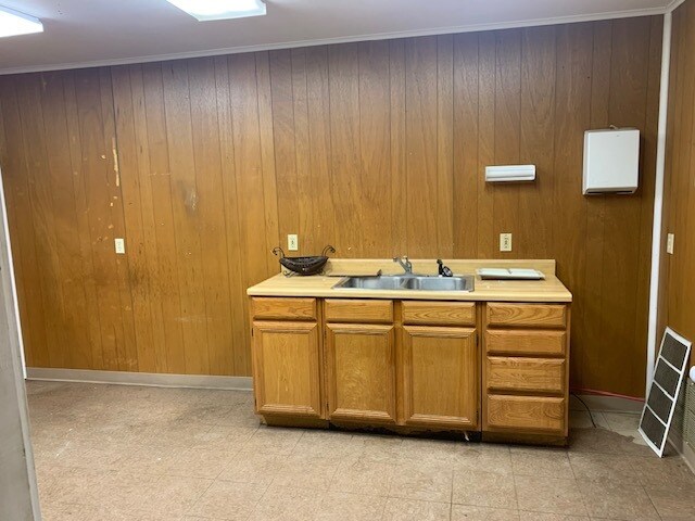 More Photos Of 1002 W Cotton St, Longview Warehouse For Lease