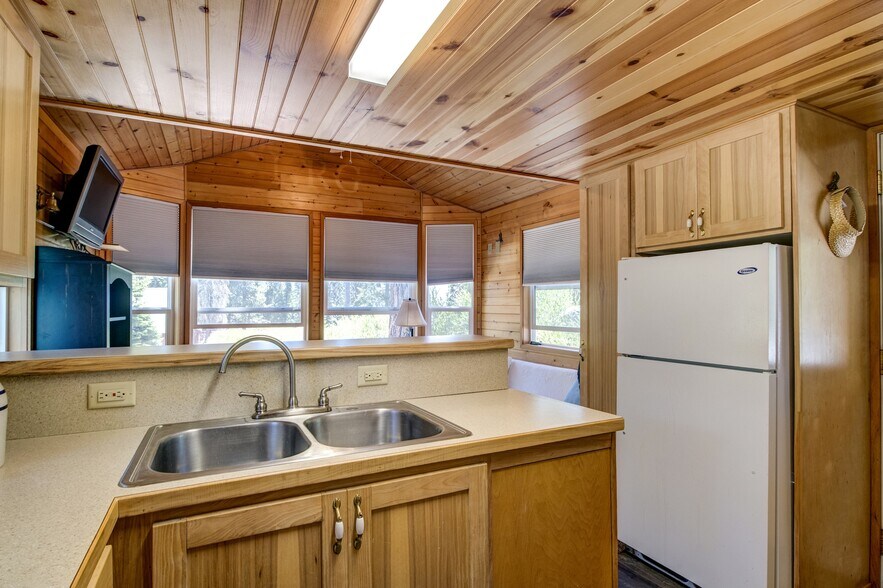 More Photos Of 61011 Cedar Crest Ln, Lakeshore Specialty For Sale